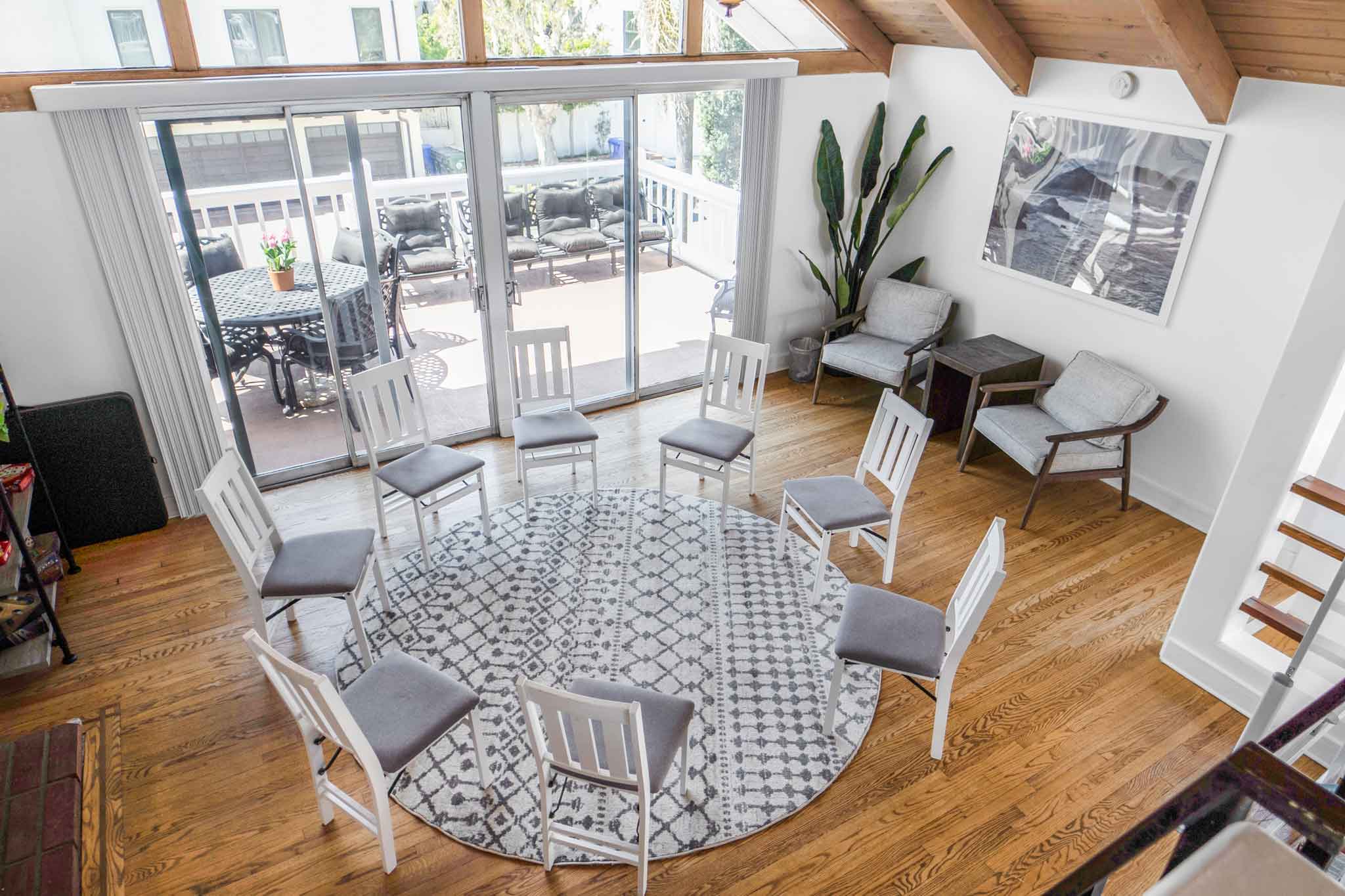 mental-health-residential-los-angeles-group-room-clear-behavioral-health